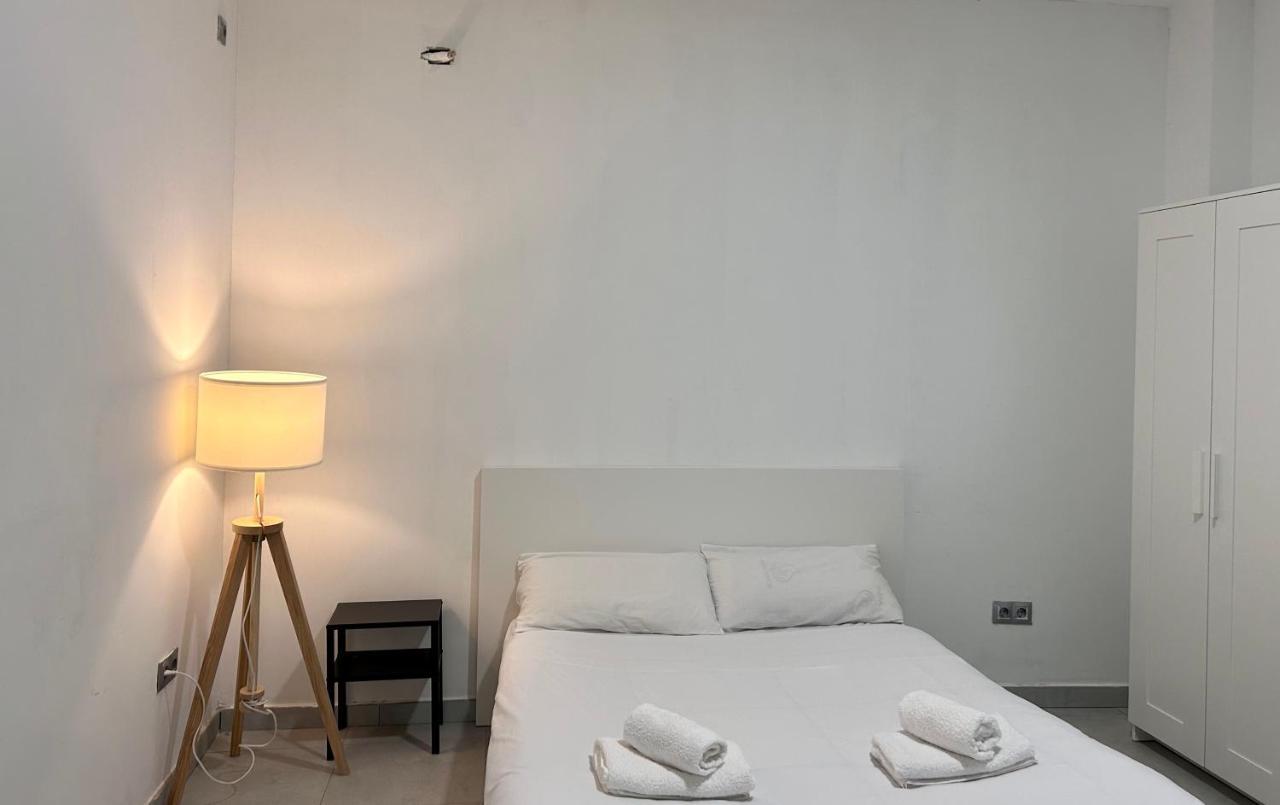 Hostel Ramon Lujan 91 Madrid Eksteriør bilde